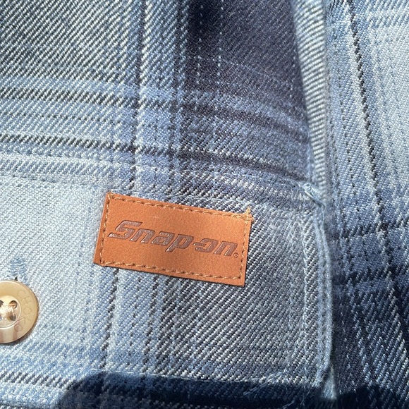 Snap-on Plaid Flannel Shirt - Picture 3 of 4